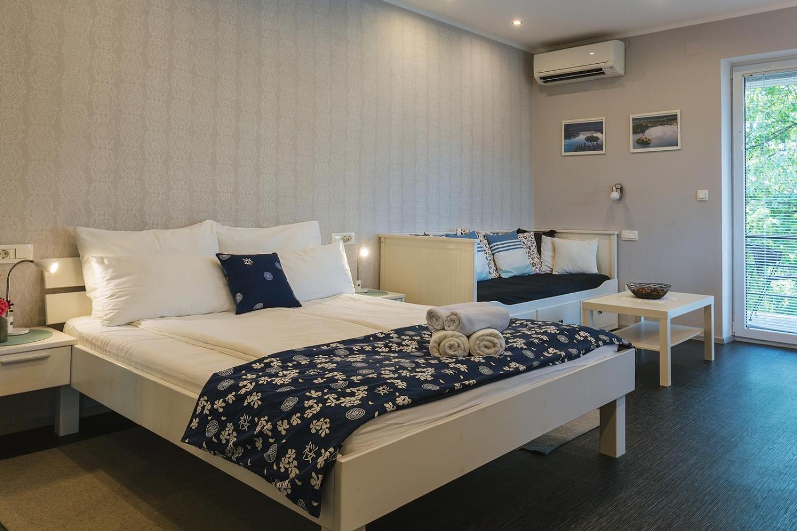 Apartmaji Koman بليد الغرفة الصورة