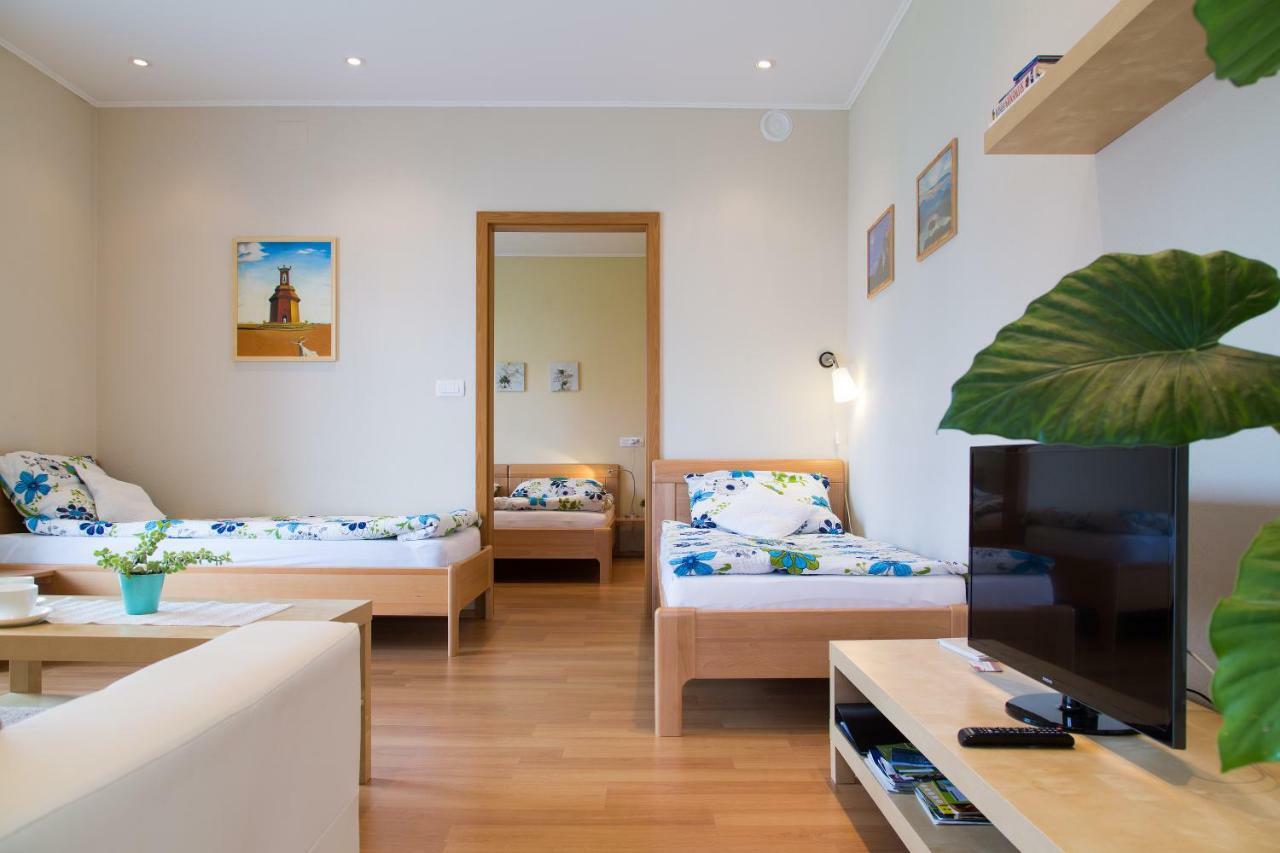 Apartmaji Koman بليد الغرفة الصورة